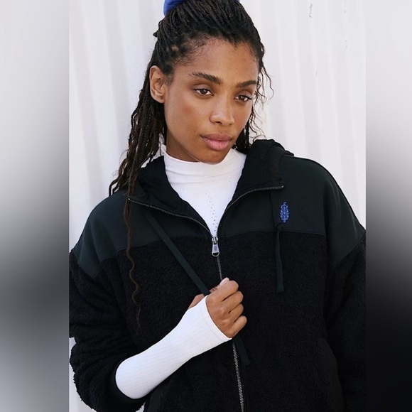 Free People Black Cuddle Up Zip-Up Hoodie Jacket Size Medium Fuzzy Fleece XS - Picture 6 of 8